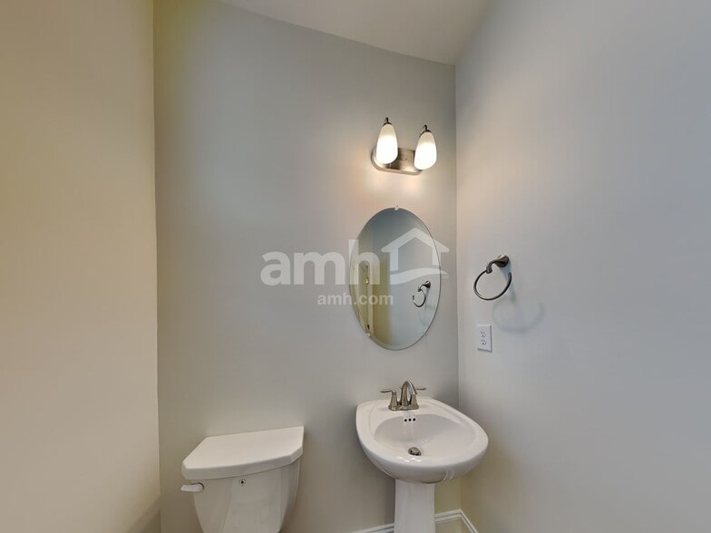 Building Photo - 4905 Canyon Creek Way