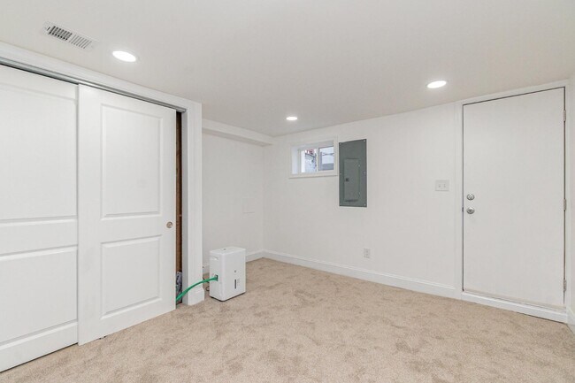 Building Photo - 727 N Collington Ave