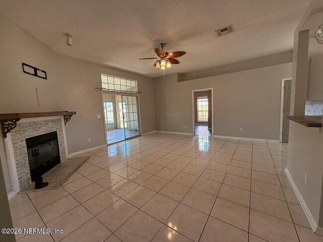 Building Photo - 913 Mackinaw Trail