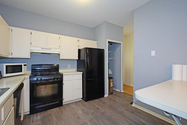 Building Photo - Beautiful 2-Bed 1-Bath Condo in Bloomington - Available Now!