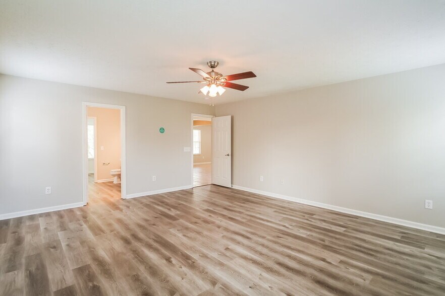 Building Photo - 10812 Middlebrook Ln