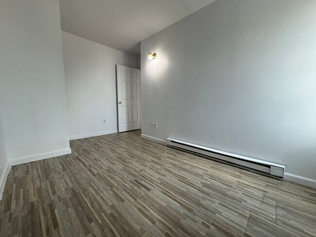 Building Photo - 826 N Ninth St