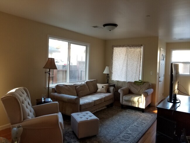 Building Photo - 2913 Carmel St