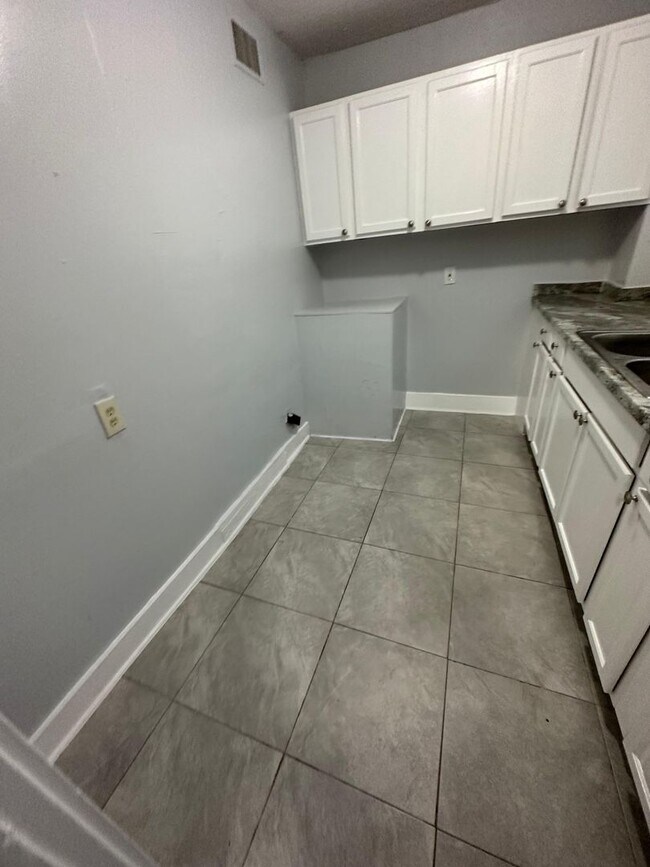 Building Photo - 1923-1925 Ella St