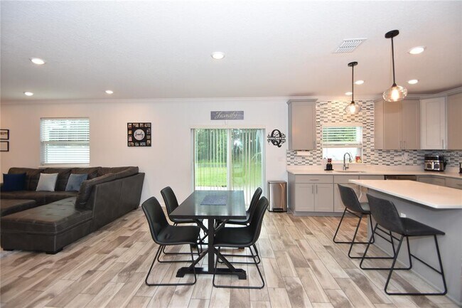 Building Photo - 124 Oakleaf Way