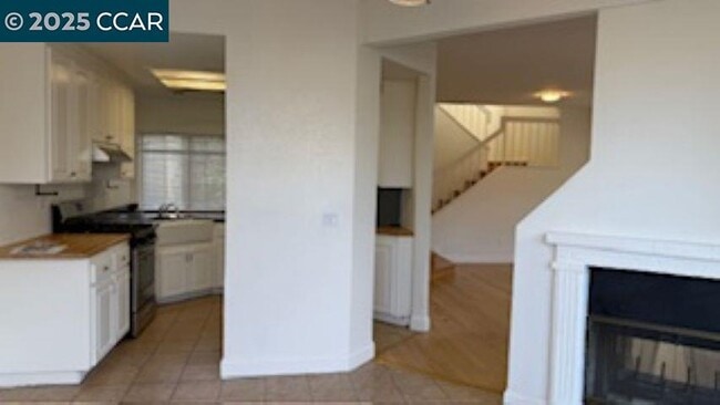 Building Photo - 528 Dohrmann Ln