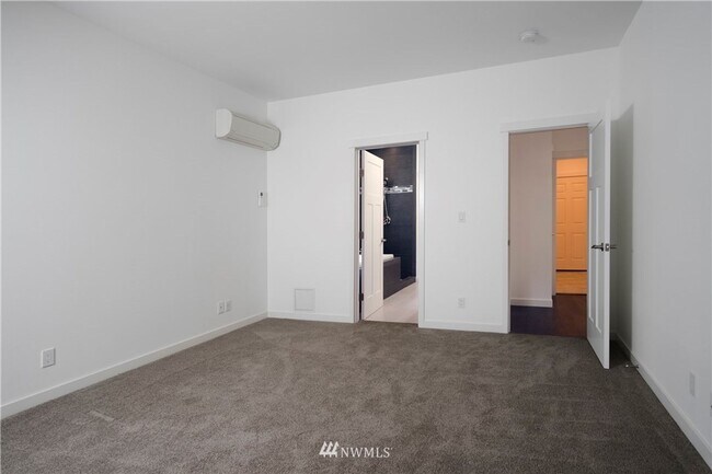 Building Photo - 116 S 42nd St