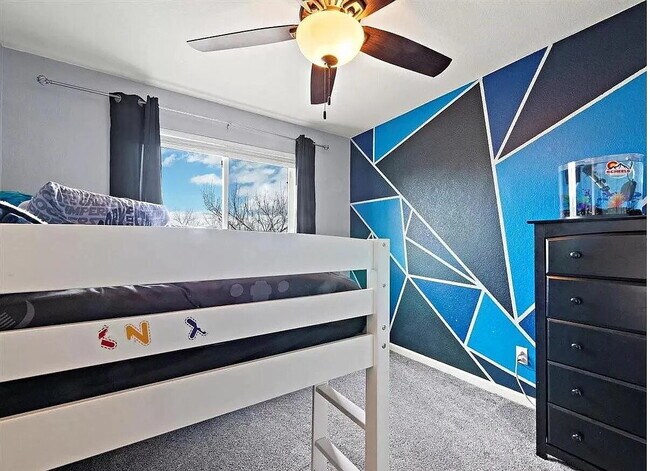 Building Photo - OMG this is a Stunning Large 5 BR House