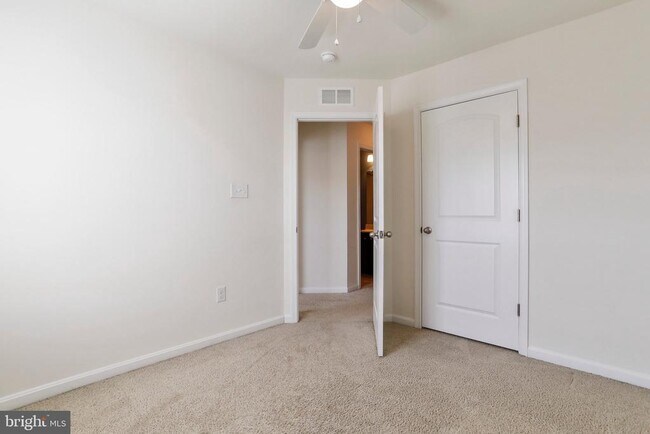 Building Photo - 22 Vespucci Ln