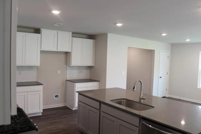 Building Photo - 1537 Woodhouse Dr