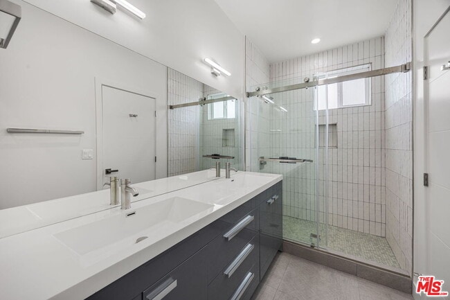 Building Photo - 11255 Hatteras St