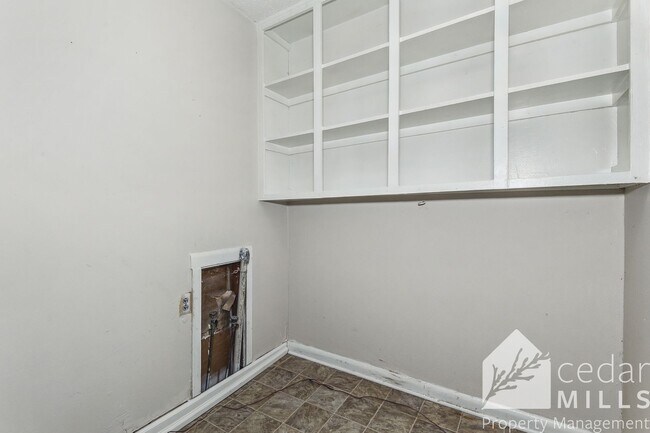 Building Photo - Remodeled Duplex Conveniently Located Near WSU! Section 8!