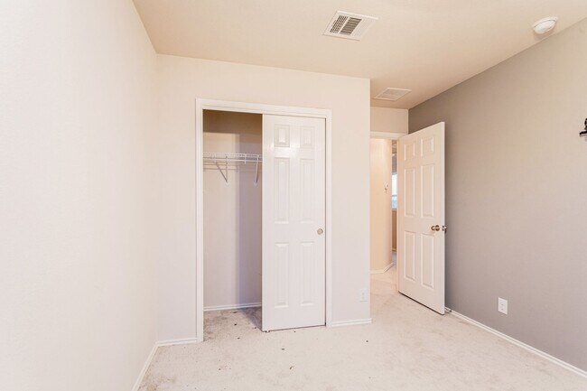 Building Photo - 3/BR 2.5/BA Cozy Two-Level Home with Fence...