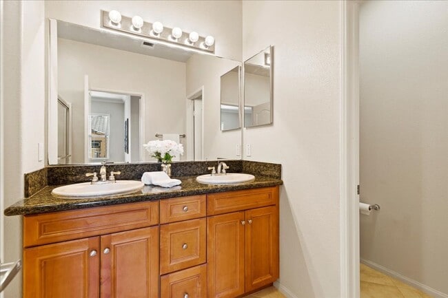 Building Photo - $3,456 - 2 Bed / 2 Bath Stunning Corner Un...
