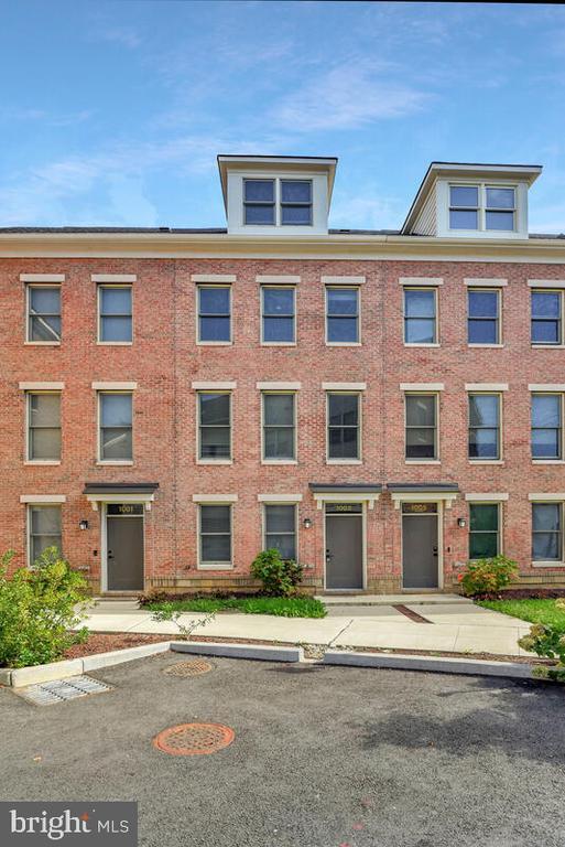 Building Photo - 1003 Sycamore Dr SE