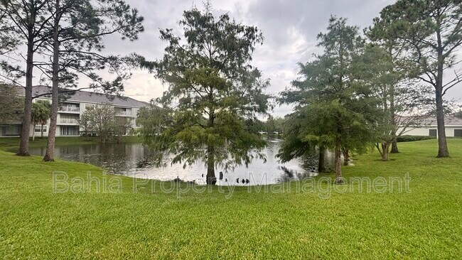 Building Photo - 13803 Fairway Island Dr