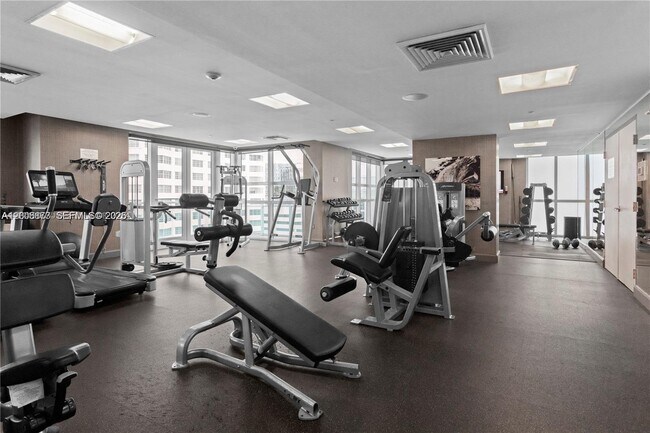 Building Photo - 950 Brickell Bay Dr