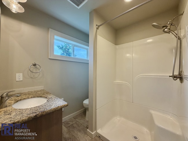 Building Photo - Spacious & Modern 3BR/2BA Home in Quiet Hillsboro Neighborhood