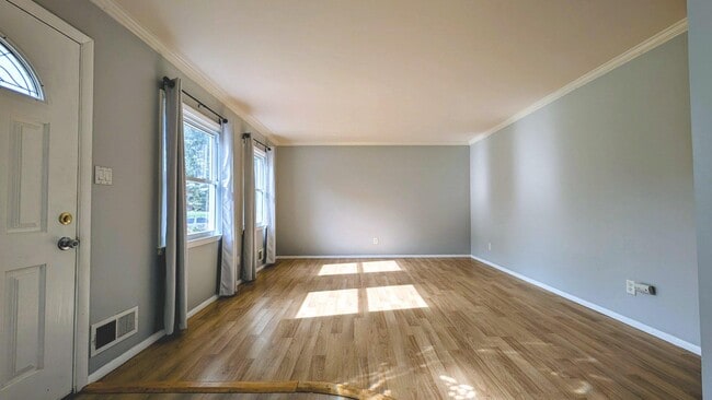 Building Photo - 605 Shirley Manor Rd