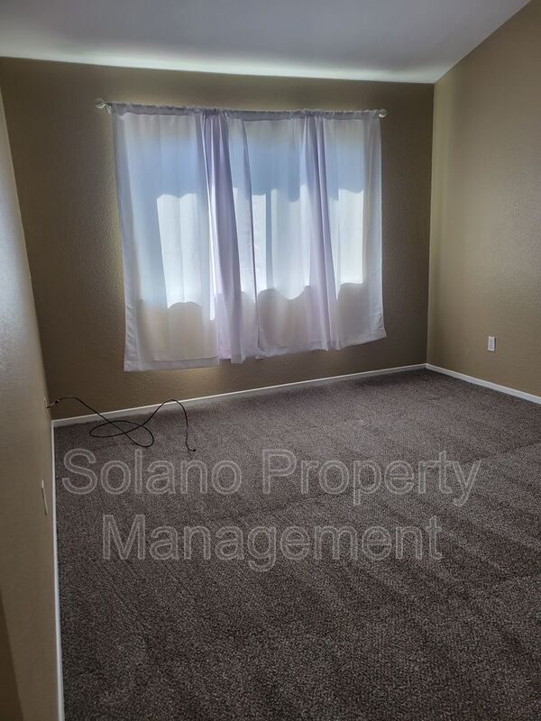 Building Photo - 358 Flagstone Cir