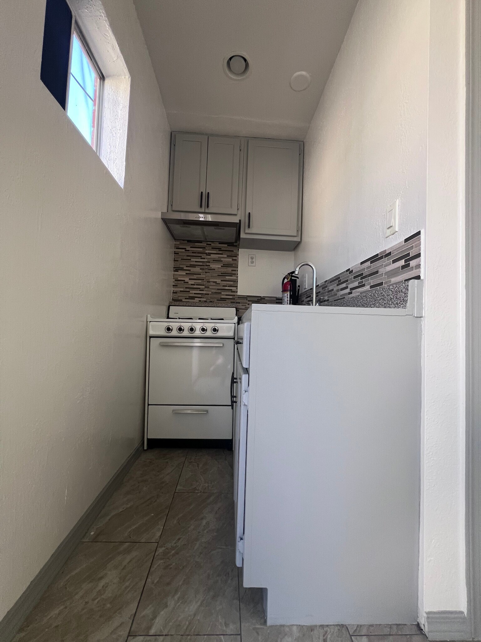Building Photo - 814 W 147th St