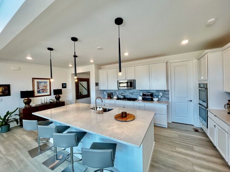 Building Photo - 821 Wildrose Pl