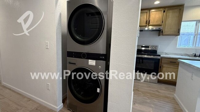 Building Photo - 20460 Rimrock Rd E