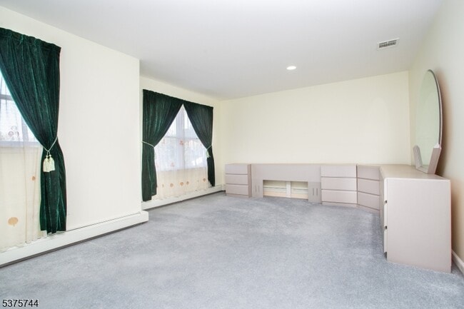 Building Photo - 35 Leah Way