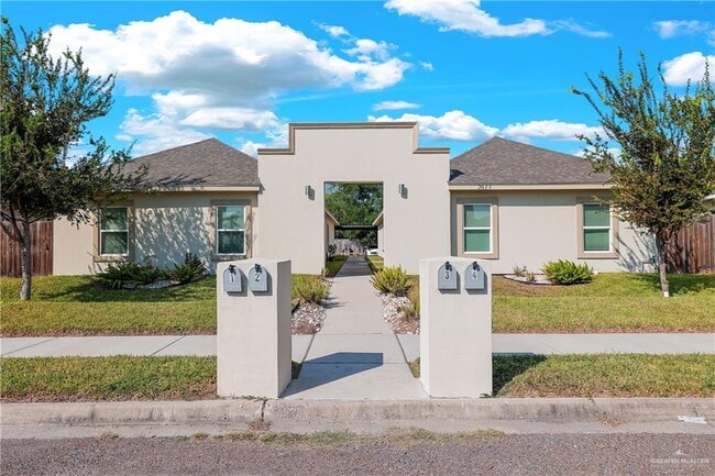 Primary Photo - 2613 Larkspur Ave