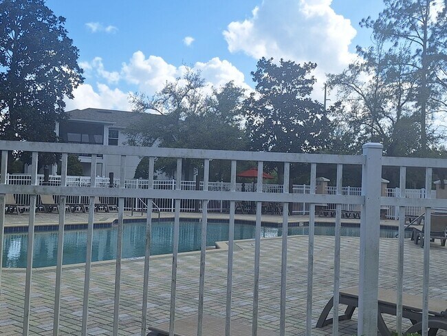 Building Photo - READY SET GO HOME!  TO THIS 3 BEDROOM 2 BATH CONDO! CALL LINDA PATTI 386.837.2882