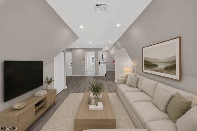 Building Photo - 467 Summer Ave