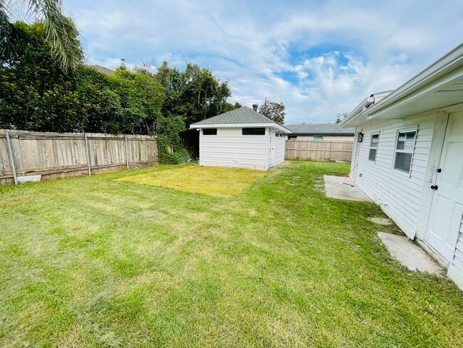 Building Photo - 9305 River Ln