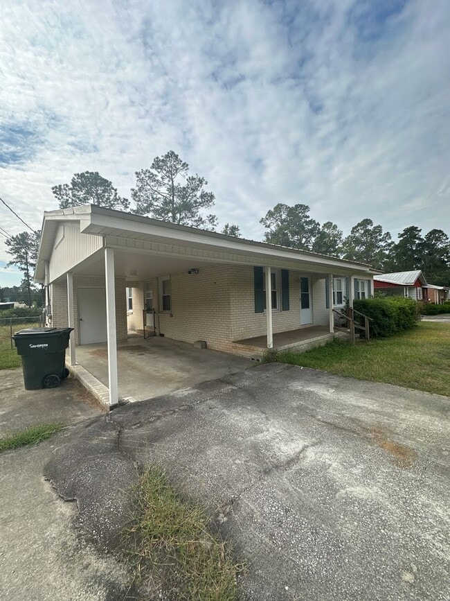 Primary Photo - 3 Bed 1.5 Bath Brick Home For Rent