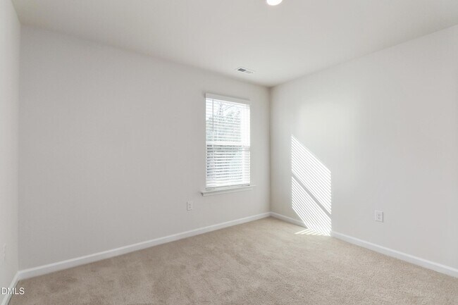 Building Photo - 258 Palm Dr