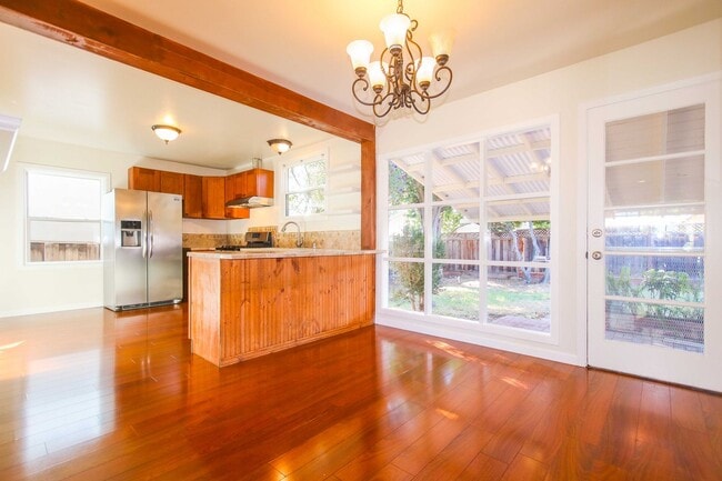 Building Photo - Charming 3 Bed, 2 bath in the East Foothills