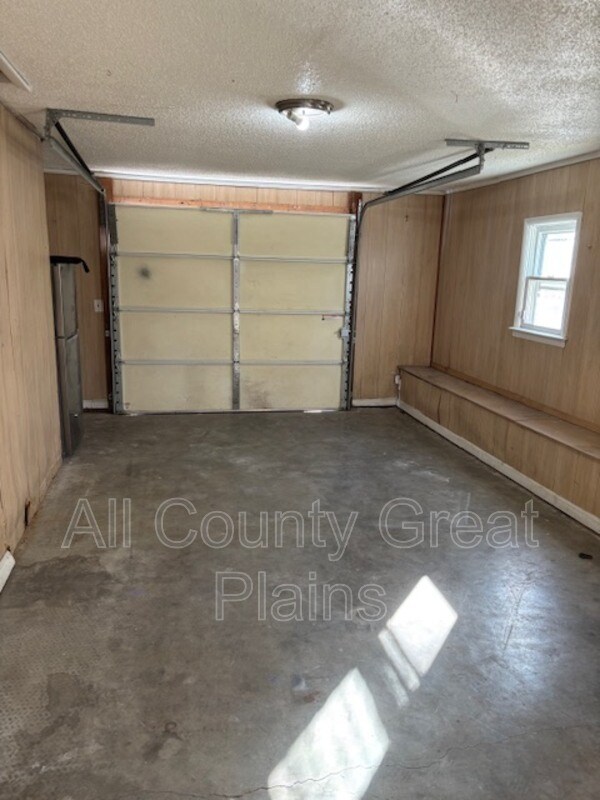 Building Photo - 218 W 83rd Terrace