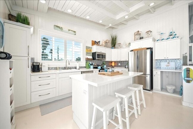 Building Photo - 3161 N Ocean Shore Blvd