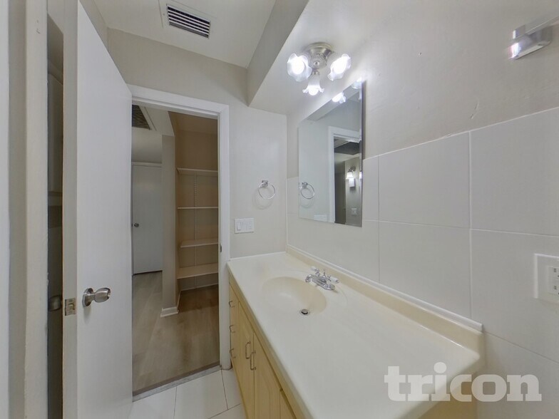 Building Photo - 2020 Magnolia Dr