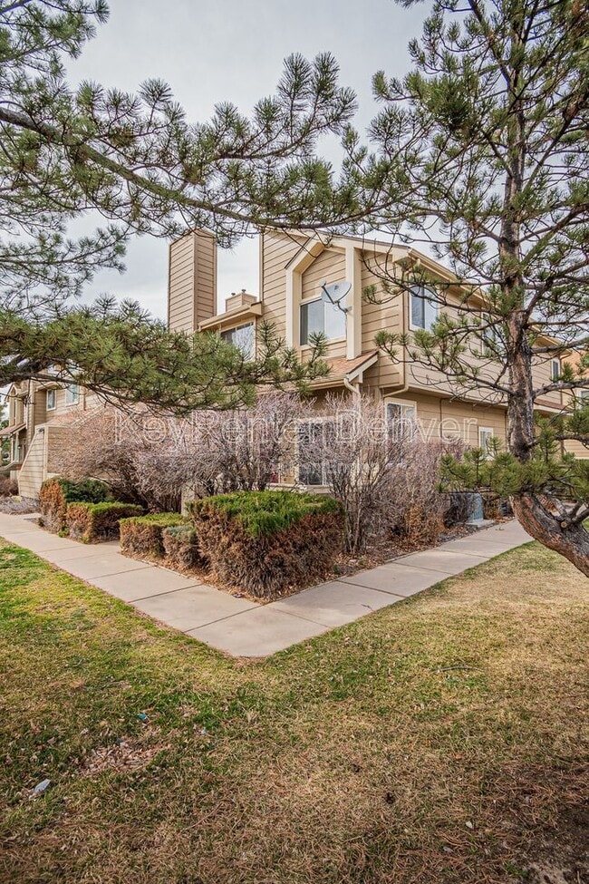 Building Photo - 1099 S Walden Way