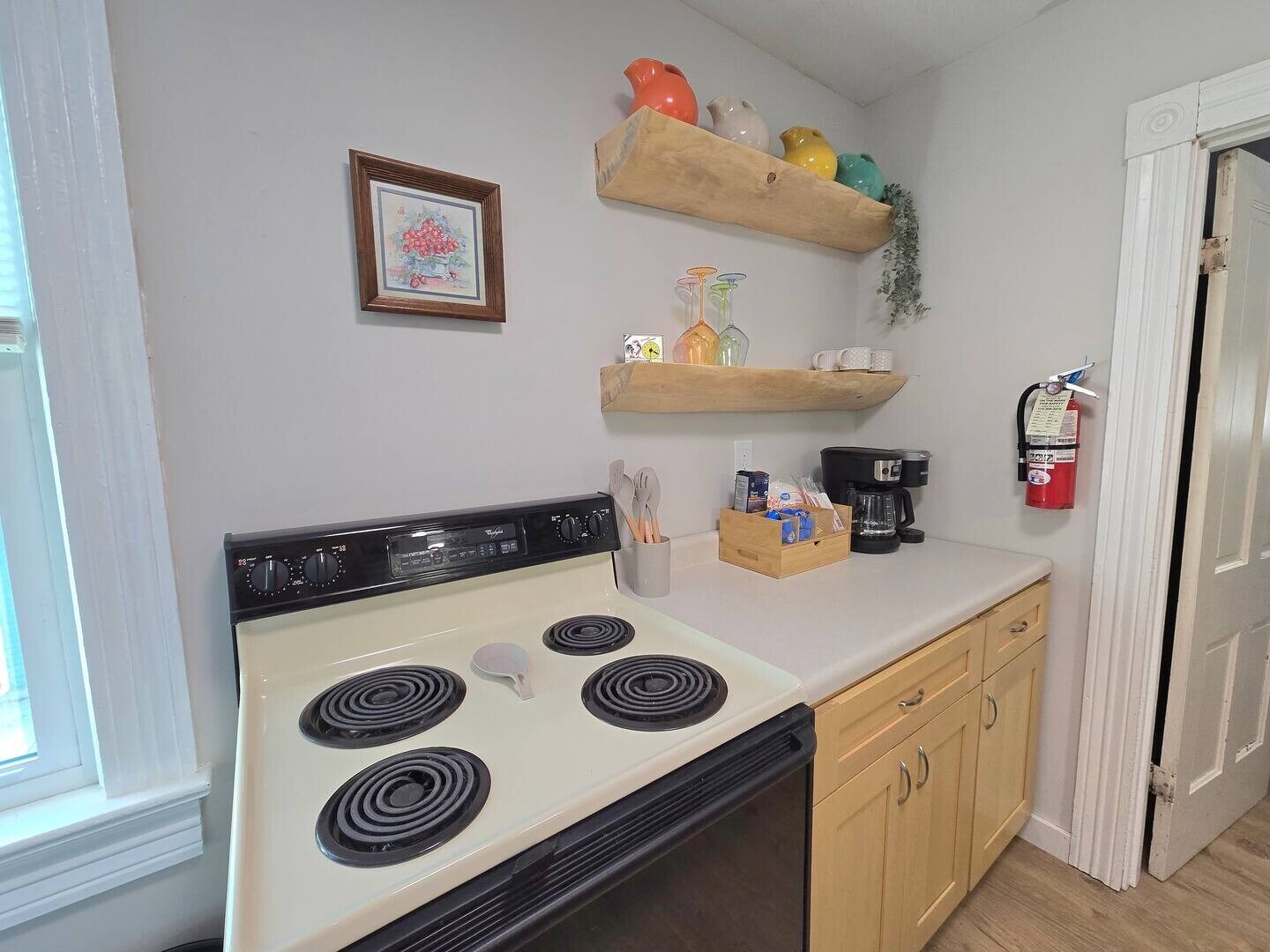 Building Photo - 1303 8th St E