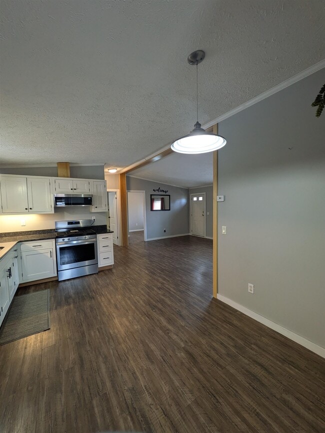 Building Photo - 11 Corn Hill Rd