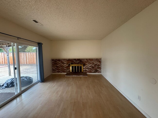 Building Photo - Beautiful Home, Coming SOON! Great Neighbo...