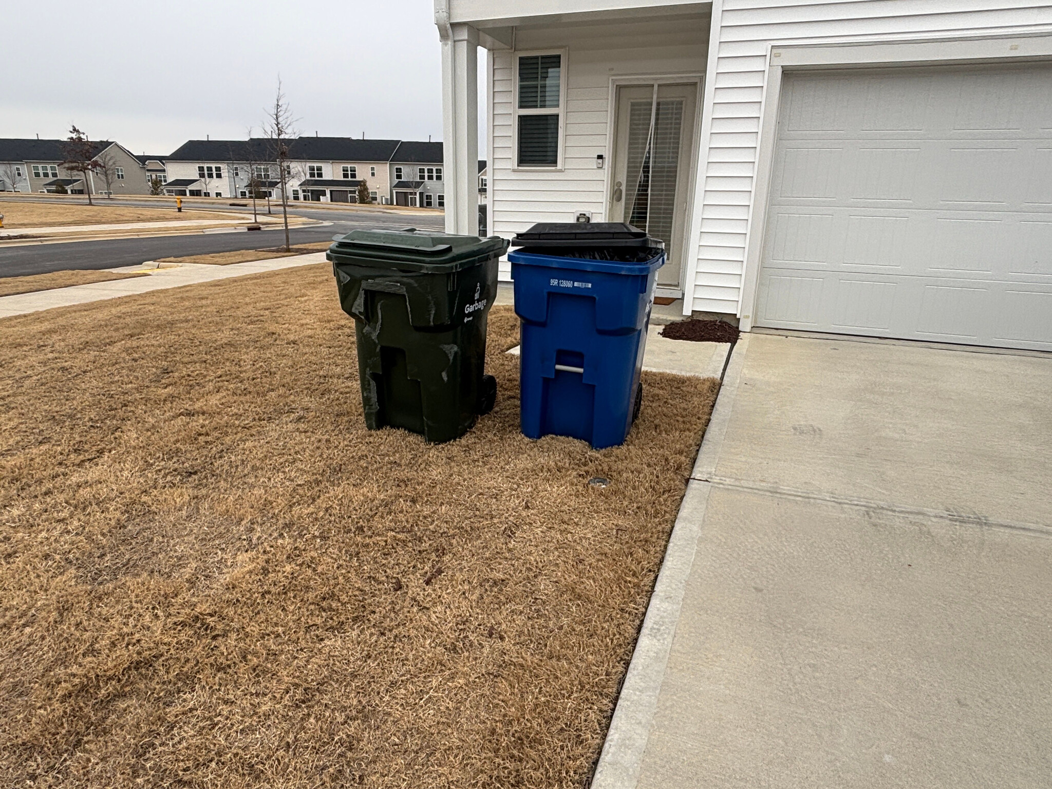 Building Photo - Room in Townhome on Anamosa St