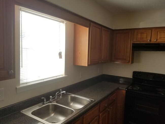 Building Photo - 1065 Thornwoode Ln