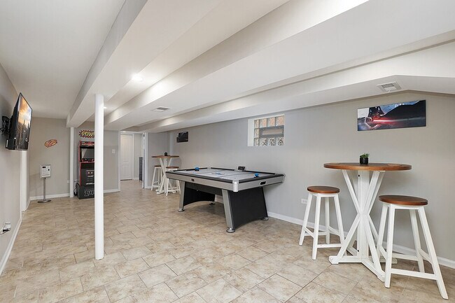 Building Photo - 6121 S Narragansett Ave