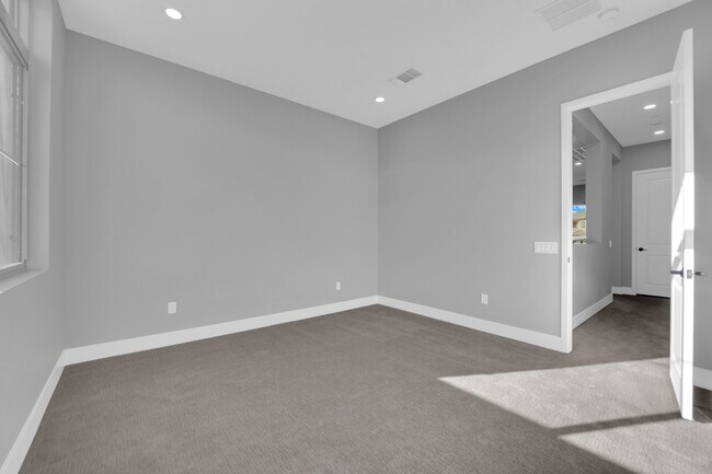 Building Photo - 10648 Stone Ledge Ave