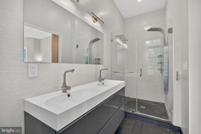 Building Photo - 1620 15th St NW