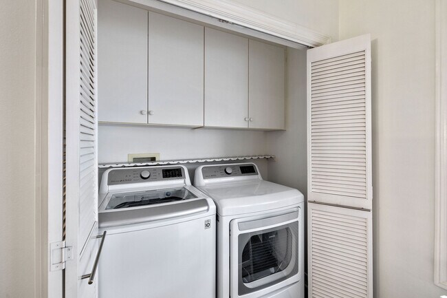 Building Photo - 231 Aviation Pl