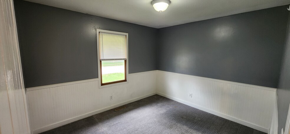 Bed 2 - 310 S Basswood Ave