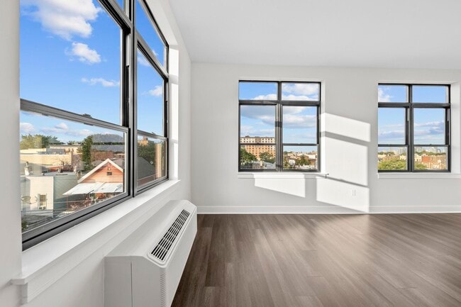 Building Photo - 121 34th St